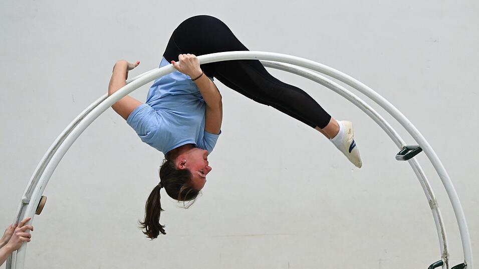 Fürs Rhönradturnen brauchen die Athletinnen auch Kraft.