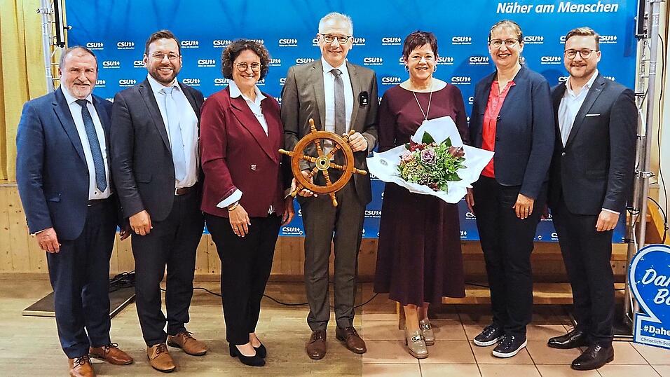 Die CSU-Kreisvorstandschaft gratulierte Landrat Werner Bumeder zum überragenden Ergebnis.