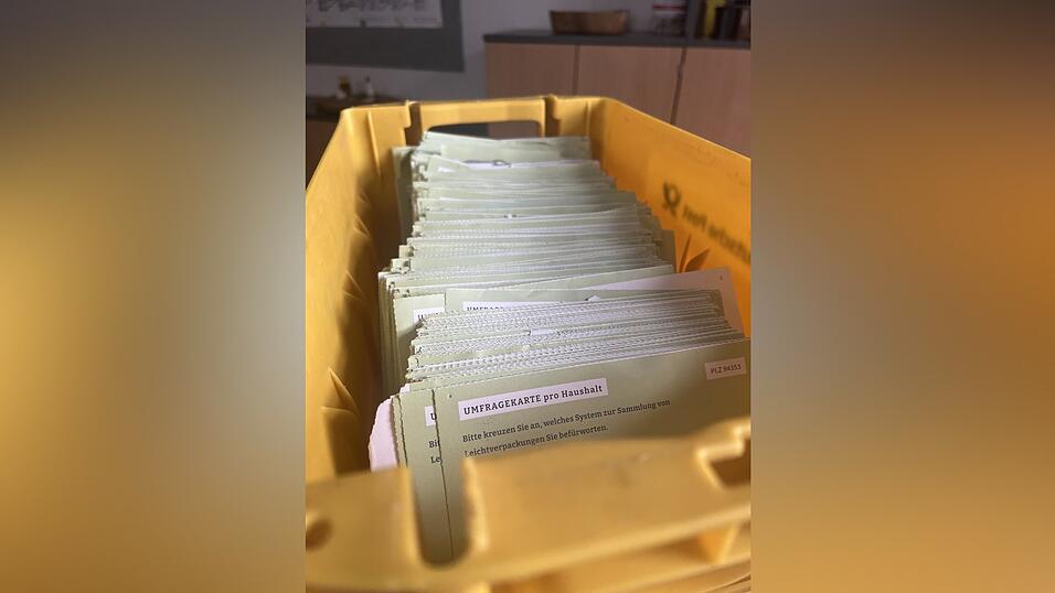 Die zur&uuml;ckgeschickten Umfragekarten werden in Kisten gelagert und nach dem 31. Januar ausgewertet. Das Ergebnis soll dann am 25. Februar bekannt gegeben werden.