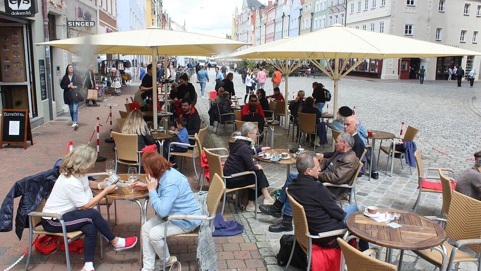 Die Landshuter genießen die neuen Freiheiten und das gute Wetter. Die Landshuter genießen die neuen Freiheiten und das gute Wetter.