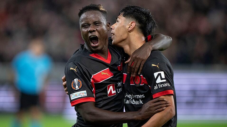 Soll auf der Kandidatenliste des FC Bayern stehen: Franculino vom FC Midtjylland(l.). (Archivbild) Soll auf der Kandidatenliste des FC Bayern stehen: Franculino vom FC Midtjylland(l.). (Archivbild)