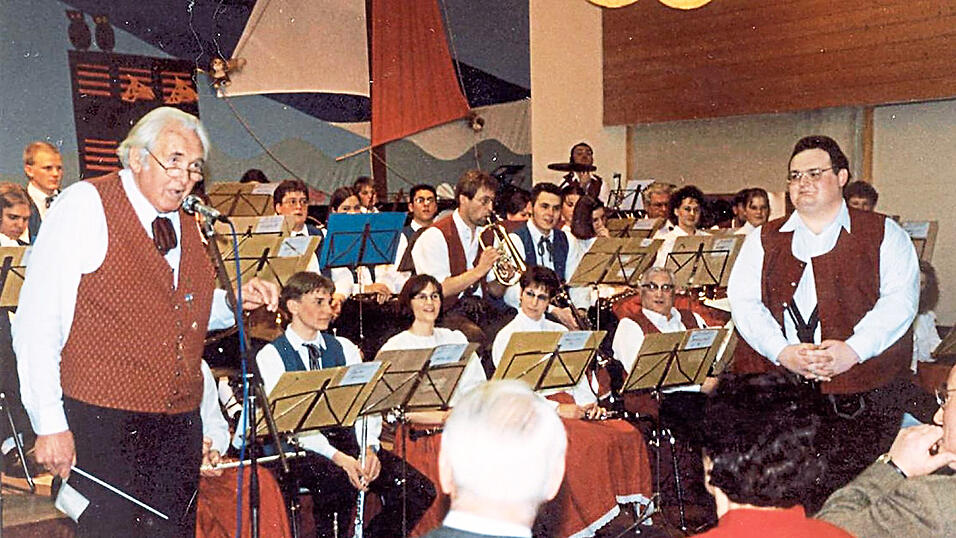 1996, mit 75 Jahren übergab Otto Kolmsee den Taktstock an Jürgen Malterer, der die Blaskapelle Mitterfels von da an leitete.