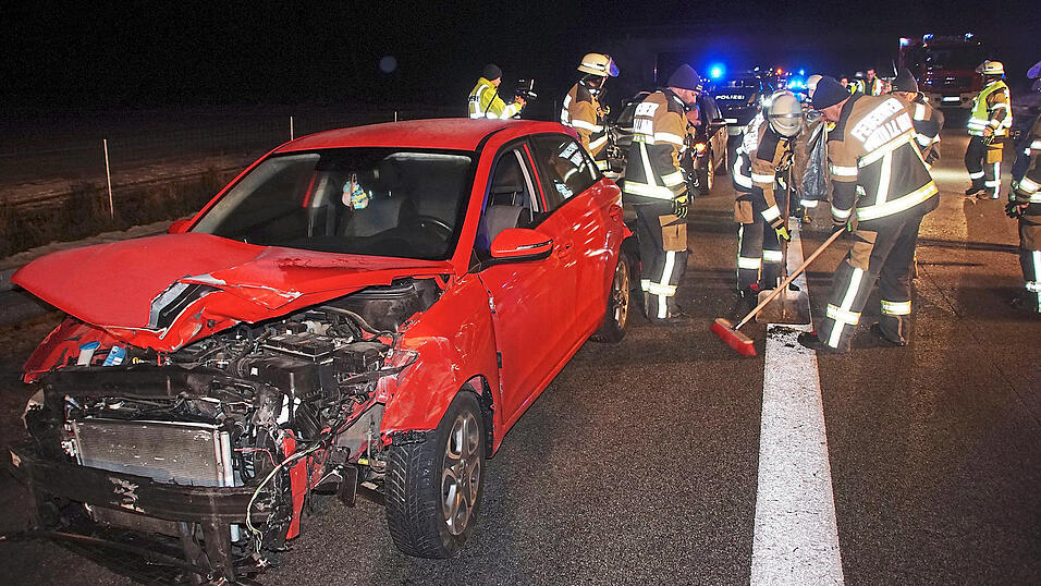 Rettungskr&auml;fte waren am Sonntagabend auf der Autobahn gefordert. 14 Unfallopfer waren zu betreuen und teils zu versorgen.