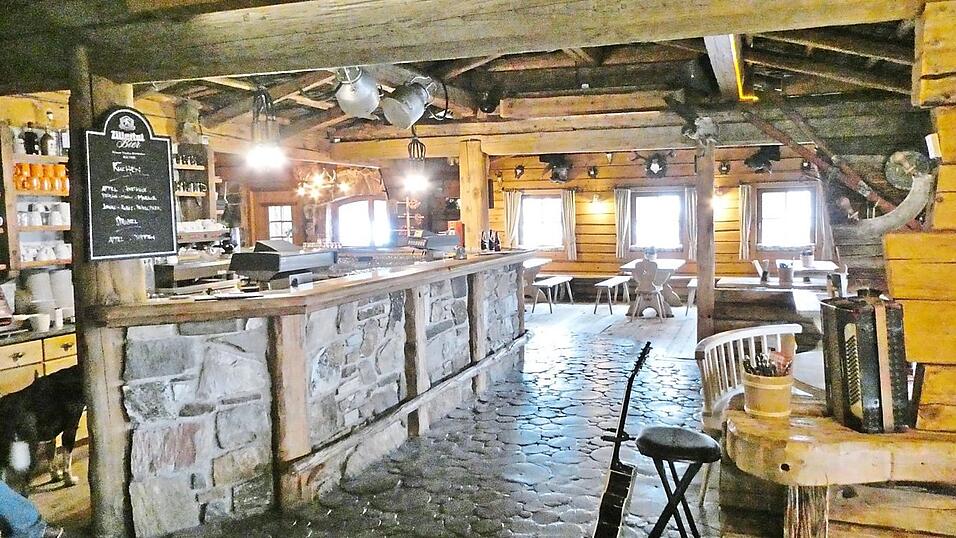 Bei Touristen und Einheimischen beliebt: Gemütlich und urig ist die Grieralm eingerichtet.