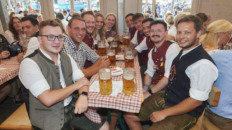Die Partybilder vom Freitag, 16. August, aus dem Festzelt Lechner. Die Partybilder vom Freitag, 16. August, aus dem Festzelt Lechner.
