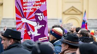 In M&uuml;nchen und anderen Gro&szlig;st&auml;dten formiert sich mittlerweile Widerstand gegen die stetig steigenden Mieten. Anders als Ifo-Pr&auml;sident Fuest fordern die Demonstranten jedoch eine Versch&auml;rfung der Mietpreisbremse. (Archivbild)