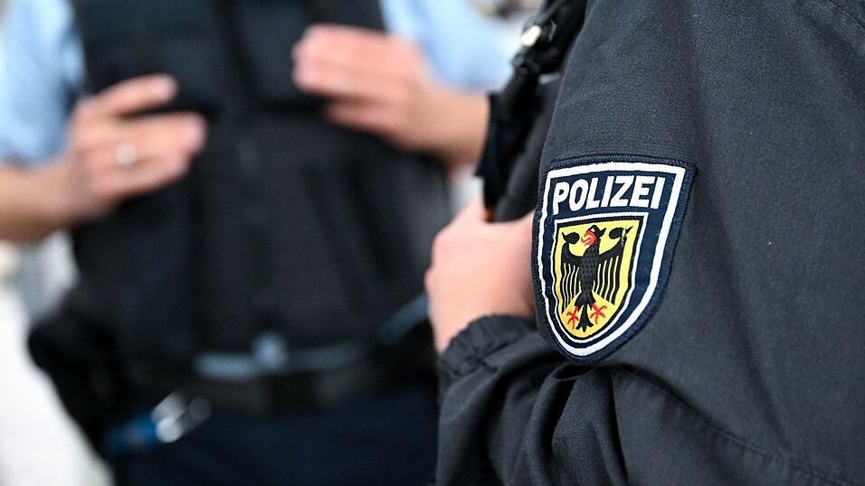 Die Bundespolizei ermittelt wegen Verdachts des Diebstahls. (Symbolbild) Die Bundespolizei ermittelt wegen Verdachts des Diebstahls. (Symbolbild)