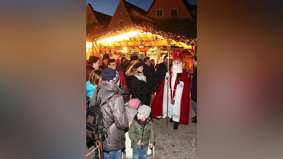 Am Donnerstagabend wurde der 40. Landshuter Christkindlmarkt er&ouml;ffnet.