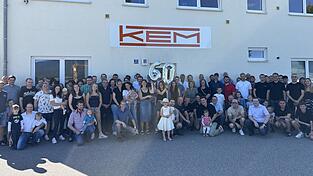 100 Mitarbeiter mit Familien feierten das Jubiläum von KEM Flow Measurement GmbH.