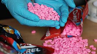 In Oberfranken sollen Drogen gezielt an Kinder und Jugendliche verkauft worden sein.