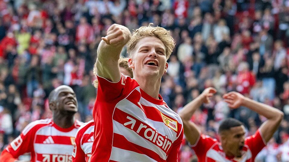 Per Traumtor zum 3:0: András Schäfer sorgte für die Entscheidung. Per Traumtor zum 3:0: András Schäfer sorgte für die Entscheidung.