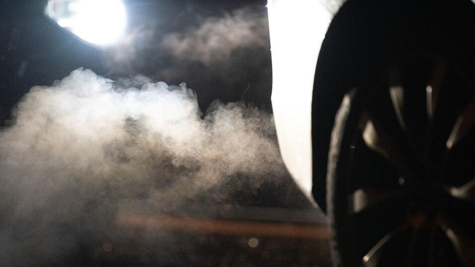 Deutsche Politiker pusten mehr klimaschädliche Gase in die Luft als sie müssten, meint die Deutsche Umwelthilfe (Archivbild). Deutsche Politiker pusten mehr klimaschädliche Gase in die Luft als sie müssten, meint die Deutsche Umwelthilfe (Archivbild).