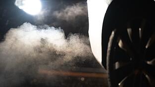 Deutsche Politiker pusten mehr klimaschädliche Gase in die Luft als sie müssten, meint die Deutsche Umwelthilfe (Archivbild). Deutsche Politiker pusten mehr klimaschädliche Gase in die Luft als sie müssten, meint die Deutsche Umwelthilfe (Archivbild).