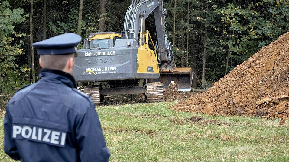 In den vergangenen Tagen hatte die Polizei auf der Suche nach Hinweisen an mehreren Orten gegraben. (Archivbild) In den vergangenen Tagen hatte die Polizei auf der Suche nach Hinweisen an mehreren Orten gegraben. (Archivbild)
