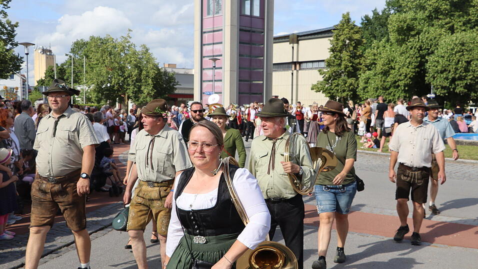 Am Freitag startete das Landauer Volksfest.