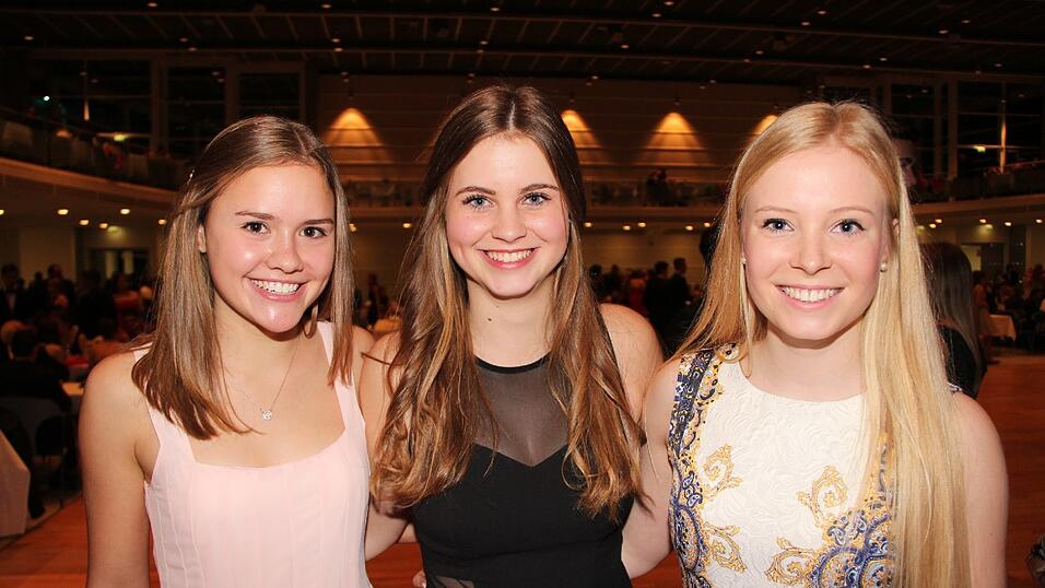 Die Bilder vom Abschlussball der Tanzschule Seidel in der Fraunhofer-Halle am 28. November. Die Bilder vom Abschlussball der Tanzschule Seidel in der Fraunhofer-Halle am 28. November.