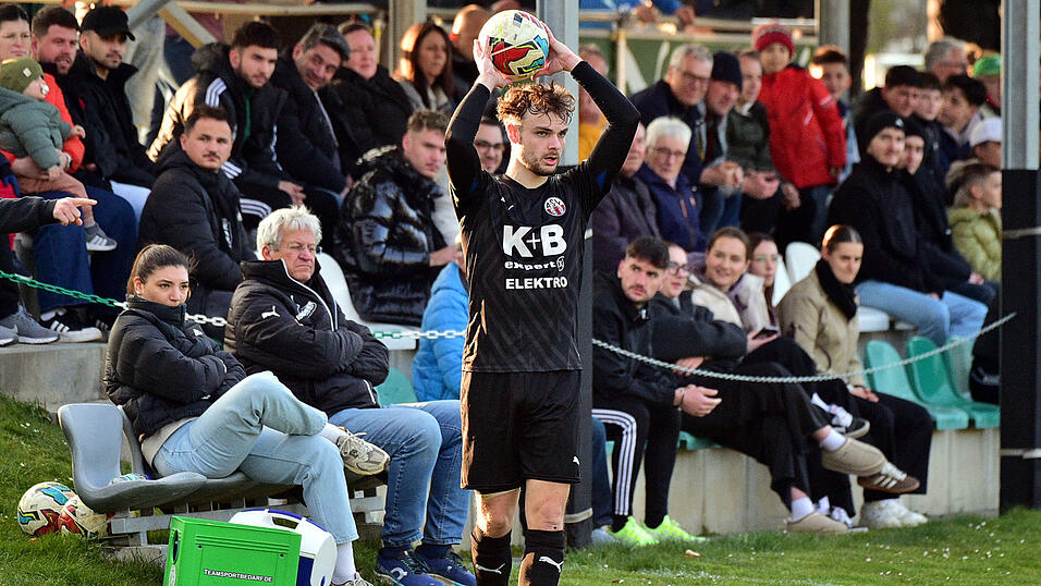 Für den ASV Cham mit Simon Haimerl ging gegen den FC Ingolstadt 04 II nichts. Es gab mit 0:3 die zweite Heimniederlage dieser Saison. Für den ASV Cham mit Simon Haimerl ging gegen den FC Ingolstadt 04 II nichts. Es gab mit 0:3 die zweite Heimniederlage dieser Saison.