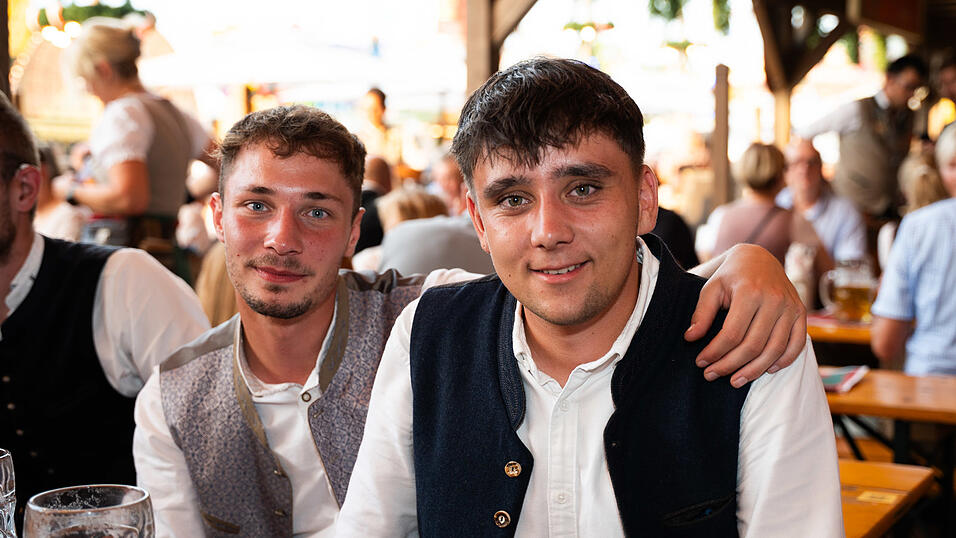 Die Partybilder vom Sonntag, 16. August, aus dem Festzelt Krönner. Die Partybilder vom Sonntag, 16. August, aus dem Festzelt Krönner.