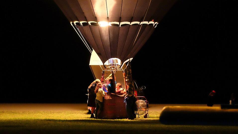 Das Ballontreffen am Flugplatz-Ellermühle bei Landshut begann am Freitag.