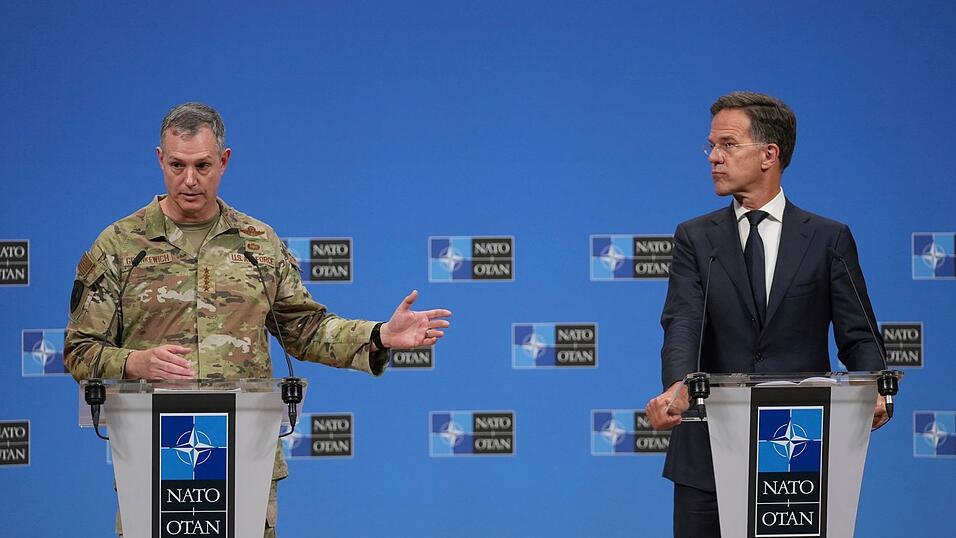 Kündigten eine neue Nato-Operation an: Generalsekretär Mark Rutte (r) und der Oberste Alliierte Befehlshaber Europa, General Alexus Grynkewich.