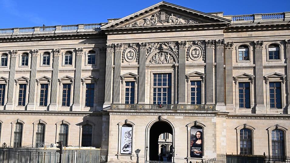 Der Louvre reagiert mit Sofortmaßnahmen für mehr Sicherheit auf den spektakulären Einbruch im Oktober. (Archivbild) Der Louvre reagiert mit Sofortmaßnahmen für mehr Sicherheit auf den spektakulären Einbruch im Oktober. (Archivbild)
