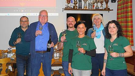 Die Vorstandschaft des OGV konnte zum Vortrag mit anschlie&szlig;ender Weinprobe die G&auml;ste aus dem Rheinhessischen Welgesheim begr&uuml;&szlig;en.