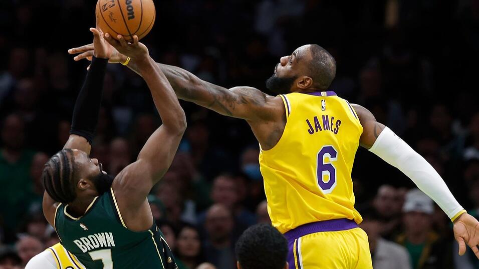 Lange Gegner, nun Kollegen: Jaylen Brown und LeBron James. (Archivbild)