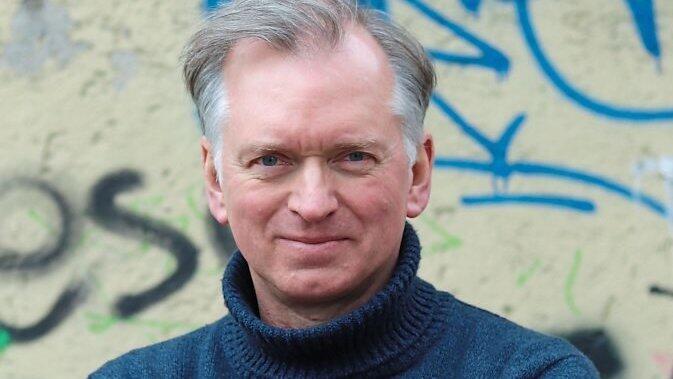 Der Kabarettist Christian Springer ist Gründer der Initiative Schulterschluss, die ab Sonntag im Alten Schulhaus die Ausstellung 'Alles rief Heil' zeigt. Der Kabarettist Christian Springer ist Gründer der Initiative Schulterschluss, die ab Sonntag im Alten Schulhaus die Ausstellung 'Alles rief Heil' zeigt.