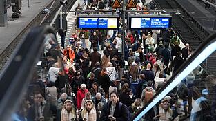 Jeden Tag fahren hunderte Züge am Hamburger Hauptbahnhof.