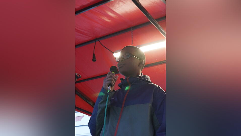 Privatleute sowie Vertreter von Kirchen und Vereinen waren mit dabei.&nbsp;