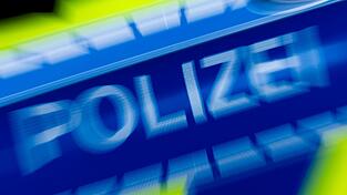 Aufgrund eines Glätteunfalls wurde die A70 bei Schweinfurt gesperrt. (Archivbild) Aufgrund eines Glätteunfalls wurde die A70 bei Schweinfurt gesperrt. (Archivbild)