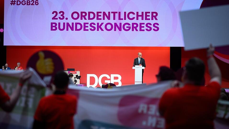 Die Gewerkschafter bereiten dem Kanzler einen eiskalten Empfang.