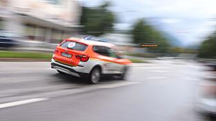 Der Notarzt konnte nur noch den Tod des Mannes feststellen. (Symbolfoto) Der Notarzt konnte nur noch den Tod des Mannes feststellen. (Symbolfoto)