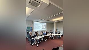 Vertreter aus Politik, Wissenschaft und Integrationsarbeit diskutierten im Rahmen von &bdquo;Nacht.Schafft.Wissen&ldquo; &uuml;ber Migration und das Regensburger Stadtbild.