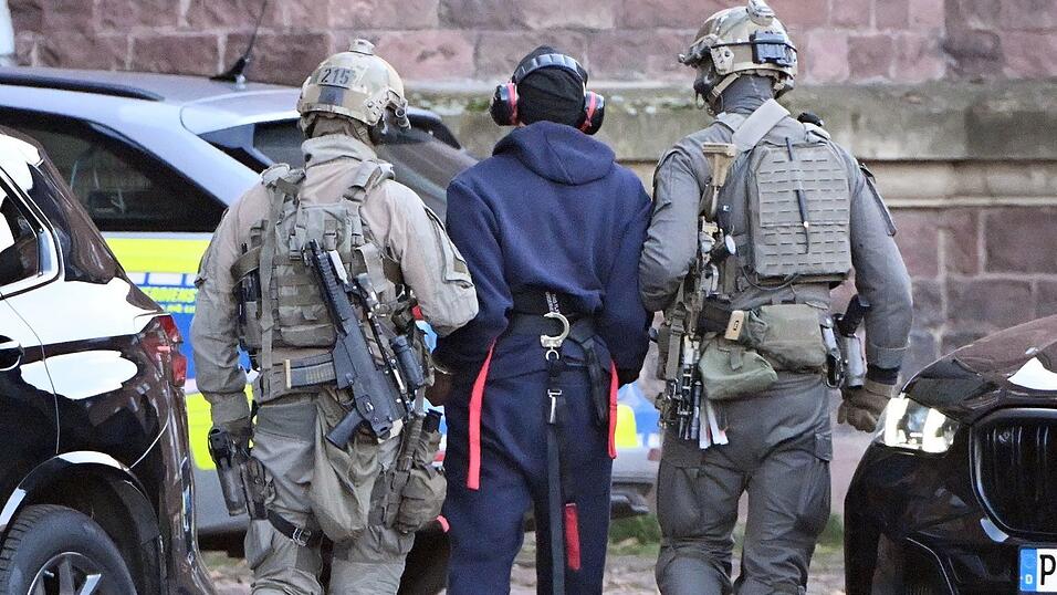 Am Donnerstagnachmittag kam Serhij K. mit dem Hubschrauber in Karlsruhe an. Am Donnerstagnachmittag kam Serhij K. mit dem Hubschrauber in Karlsruhe an.