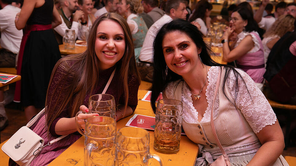 Die Partybilder vom Freitag, 15. August, aus dem Festzelt Krönner. Die Partybilder vom Freitag, 15. August, aus dem Festzelt Krönner.