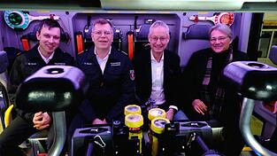 Michael Groß, stellvertretender Leiter des Amts 44, Stephan Bachl, Leiter des Amts 44 für Brand- und Katastrophenschutz, Oberbürgermeister Markus Pannermayr und Baureferatsleiter Oliver Vetter-Gindele (v.l.) besuchten nach der Freiwilligen Feuerwehr alle anderen Rettungsdienste. Michael Groß, stellvertretender Leiter des Amts 44, Stephan Bachl, Leiter des Amts 44 für Brand- und Katastrophenschutz, Oberbürgermeister Markus Pannermayr und Baureferatsleiter Oliver Vetter-Gindele (v.l.) besuchten nach der Freiwilligen Feuerwehr alle anderen Rettungsdienste.