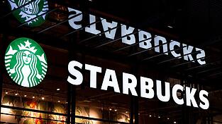 Die US-Kaffeekette Starbucks steht wegen neuer Filialen in der chinesischen Region Xinjiang in der Kritik. (Archivbild) Die US-Kaffeekette Starbucks steht wegen neuer Filialen in der chinesischen Region Xinjiang in der Kritik. (Archivbild)