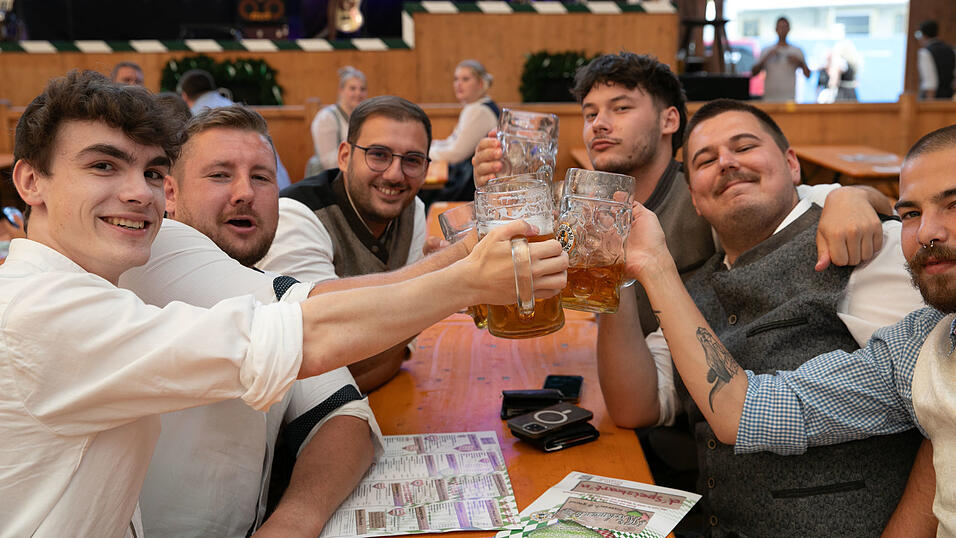 Die Partybilder vom Montag, 18. August, aus dem Festzelt Weckmann. Die Partybilder vom Montag, 18. August, aus dem Festzelt Weckmann.