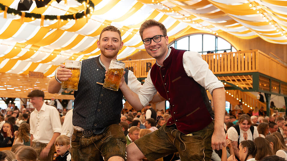 Die Partybilder vom Montag, 19. August, aus dem Festzelt Nothaft. Die Partybilder vom Montag, 19. August, aus dem Festzelt Nothaft.