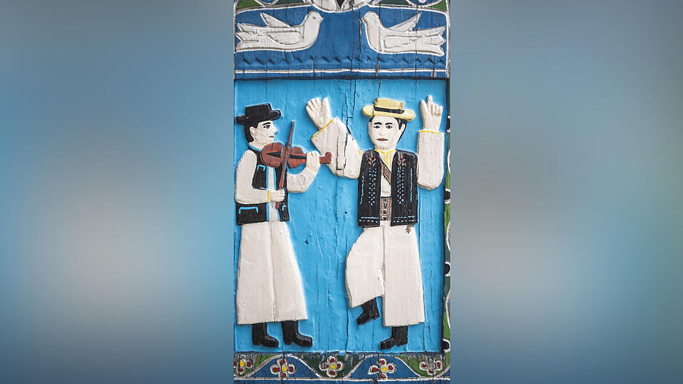 Grabmal-Relief auf dem &bdquo;Fr&ouml;hlichen Friedhof&ldquo;