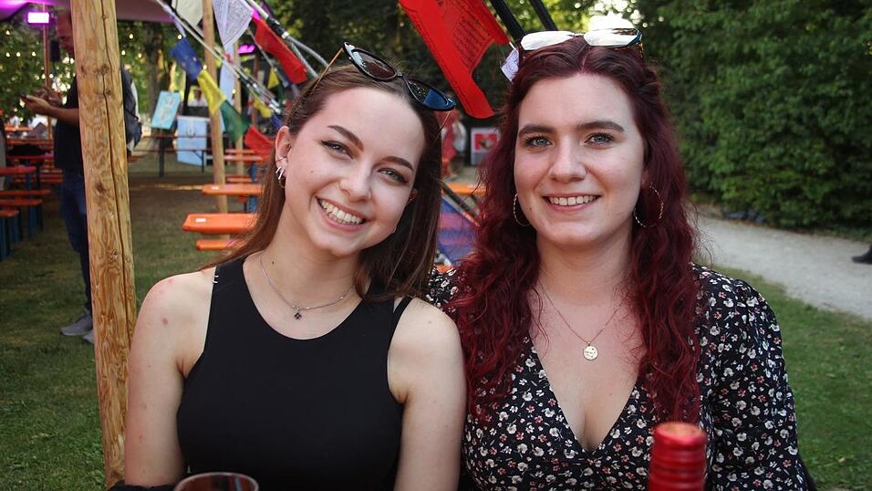 Die Besucher genossen den ersten Abend des Sommergartens auf der Mühleninsel. Die Besucher genossen den ersten Abend des Sommergartens auf der Mühleninsel.