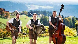 Die Pagger Buam spielen am 'Gäschdoja Pfingstfest'.