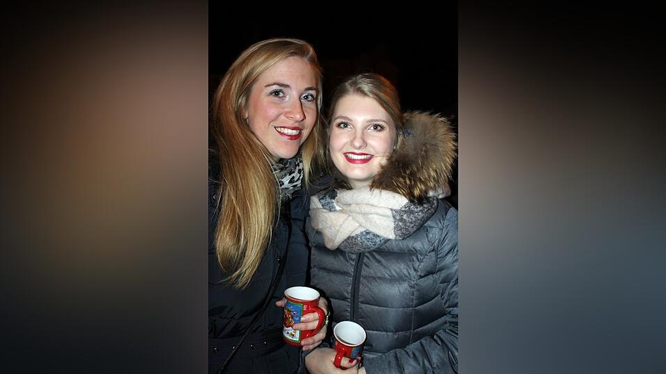 Seit einigen Jahren gehört auch die Weihnachtspyramide am Bischof-Sailer-Platz zur festen Institution zur Weihnachtszeit in Landshut, und ist vor allem bei der jüngeren Generation sehr beliebt. Seit einigen Jahren gehört auch die Weihnachtspyramide am Bischof-Sailer-Platz zur festen Institution zur Weihnachtszeit in Landshut, und ist vor allem bei der jüngeren Generation sehr beliebt.