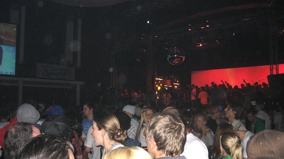 Rund 4000 Boarderfreunde feierten bei der Weltpremiere des neuesten Films von Isenseven, 'Let's go get lost' in M&uuml;nchen.