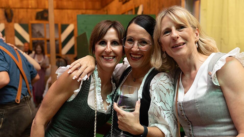 Als die Kapelle Josef Menzl am Montag, 10. August, im Festzelt Weckmann aufspielte, war die Stimmung ausgelassen. Als die Kapelle Josef Menzl am Montag, 10. August, im Festzelt Weckmann aufspielte, war die Stimmung ausgelassen.