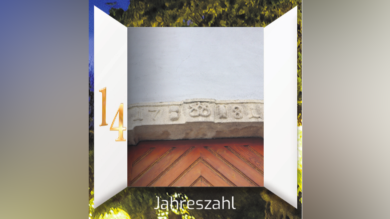 Der Türsturz gehört zu dem Haus in der Simon-Höller-Straße 28, an der Kreuzung zur Spitalgasse. Der Türsturz gehört zu dem Haus in der Simon-Höller-Straße 28, an der Kreuzung zur Spitalgasse.
