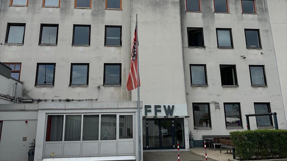 Am 9. Dezember entscheidet der Stadtrat über den ersten Schritt zur Sanierung der Hauptfeuerwache, der 2,21 Millionen Euro kostet. Am 9. Dezember entscheidet der Stadtrat über den ersten Schritt zur Sanierung der Hauptfeuerwache, der 2,21 Millionen Euro kostet.