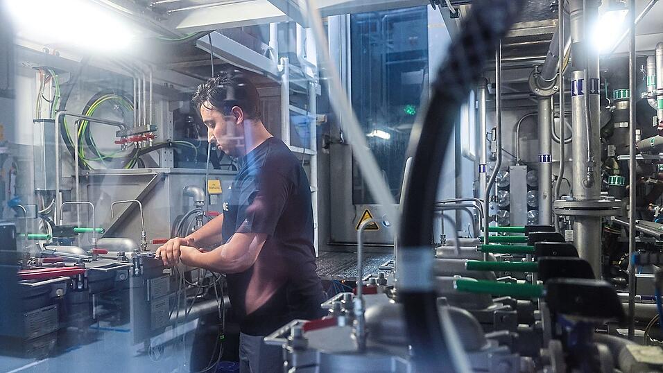 Arbeit gibt es in Bayern genug. Nicht immer aber klappt es mit der Arbeitserlaubnis.