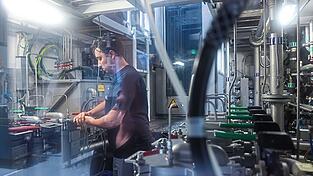 Arbeit gibt es in Bayern genug. Nicht immer aber klappt es mit der Arbeitserlaubnis. Arbeit gibt es in Bayern genug. Nicht immer aber klappt es mit der Arbeitserlaubnis.
